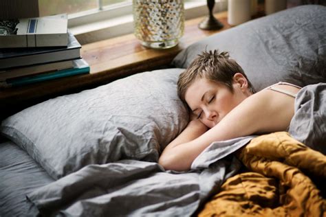 hibernation in humans tagalog|Human hibernation is possible and could boost longevity .
